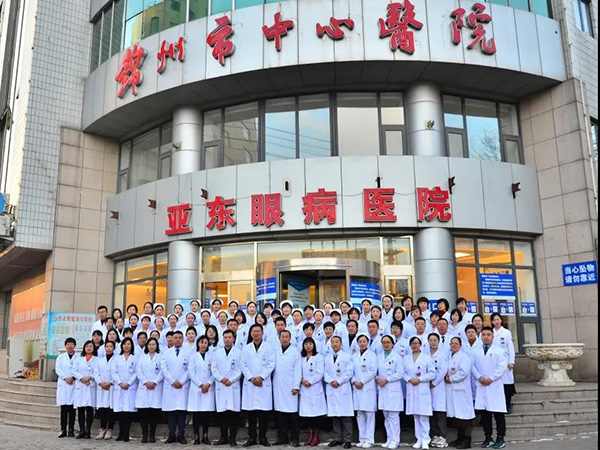錦州市中心醫(yī)院亞?wèn)|眼科成功開展首例折疊式人工玻璃體球囊手術(shù)