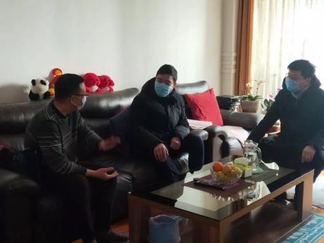 【馳援故事】我們是你們的堅(jiān)強(qiáng)后盾！錦州市中心醫(yī)院領(lǐng)導(dǎo)慰問一線醫(yī)務(wù)人員家屬（內(nèi)附 致奔赴湖北醫(yī)療隊(duì)醫(yī)務(wù)工作者家屬的慰問信）