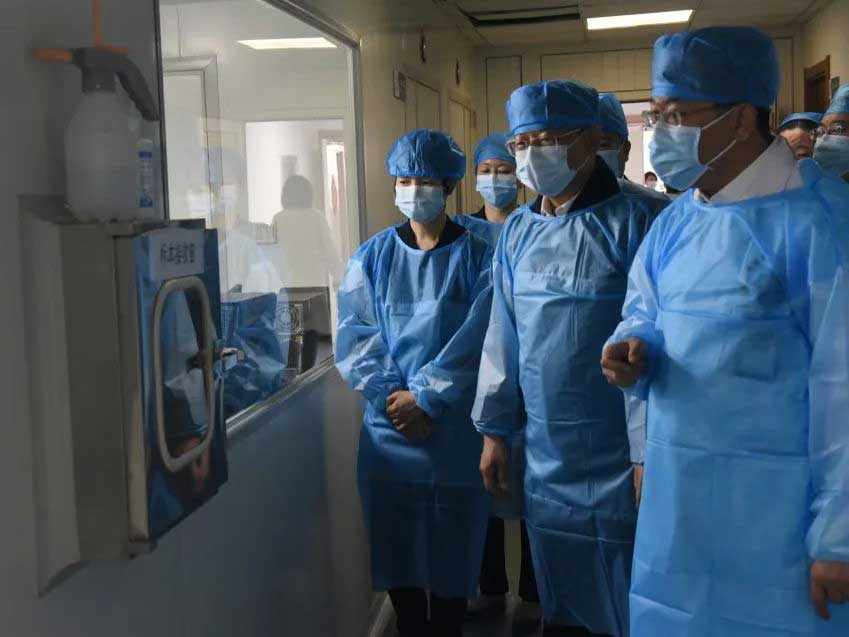 市人大常委會(huì)副主任任軍、姚彥林一行到我院視察疫情防控重點(diǎn)工作