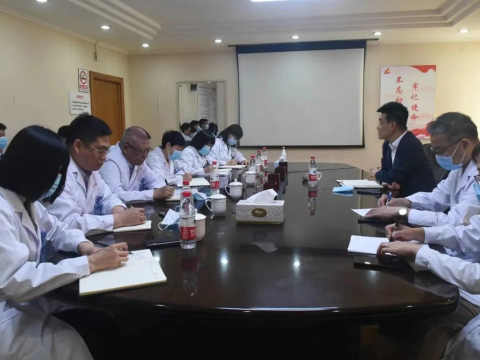 市政府副秘書(shū)長(zhǎng)、市衛(wèi)健委黨組書(shū)記、主任胡占升到錦州市中心醫(yī)院召開(kāi)高質(zhì)量發(fā)展座談會(huì)