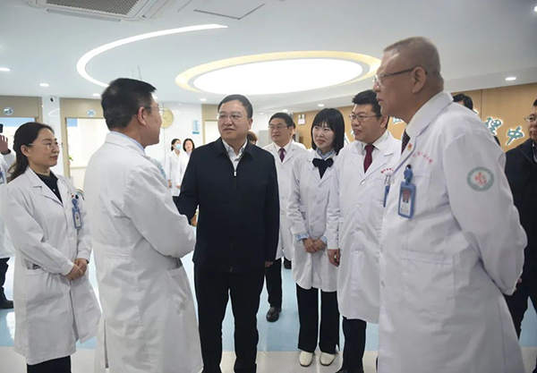 市委副書記、市長王心宇走訪慰問我院醫(yī)護人員
