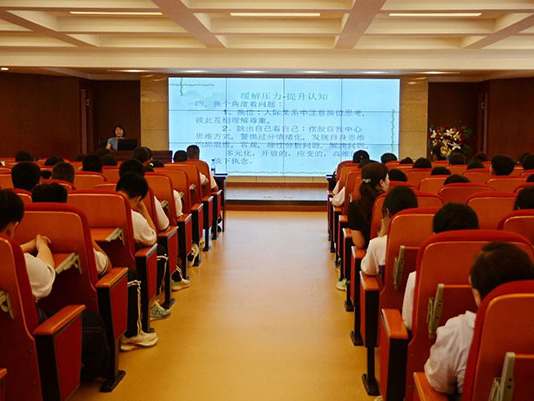 關(guān)愛青少年心理健康 助力青少年成長 錦州市中心醫(yī)院開展心理健康報(bào)告進(jìn)校園活動(dòng)