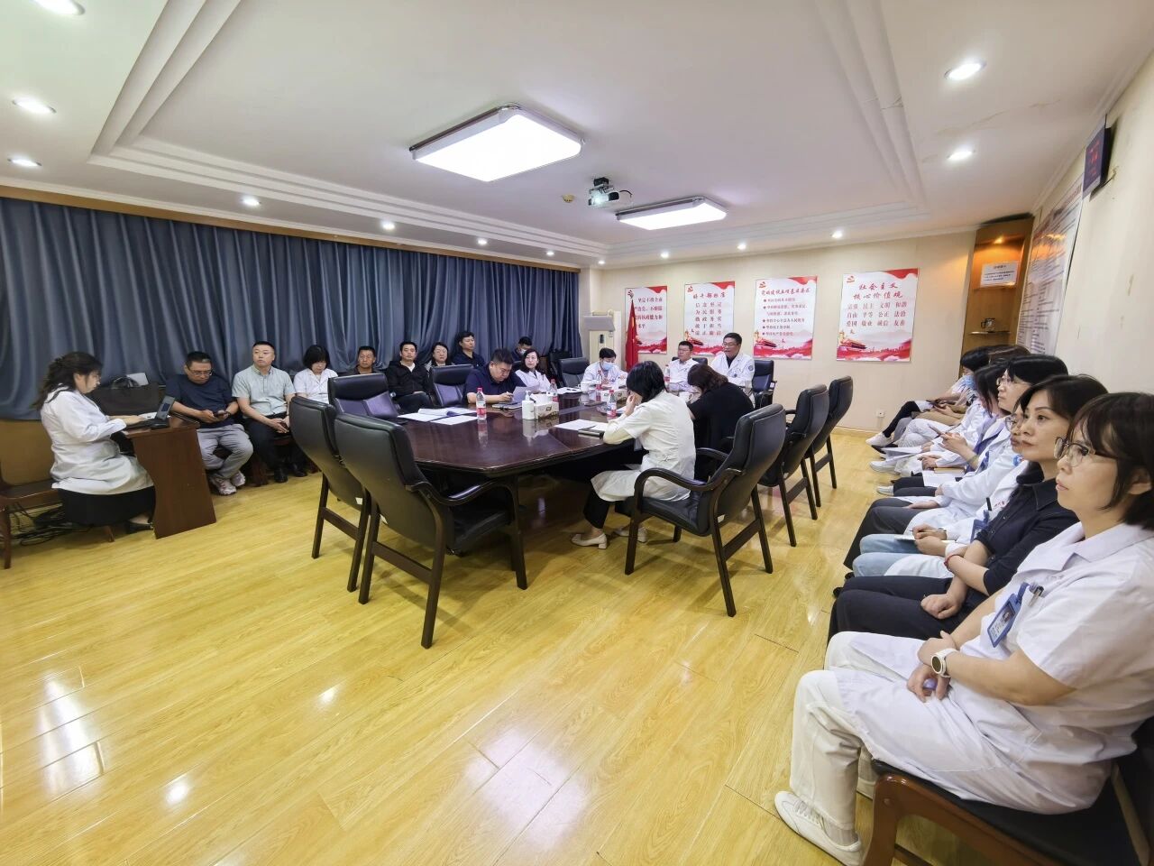 國慶中秋“醫(yī)”線護(hù)航 錦州市中心醫(yī)院抓實安全生產(chǎn) 守護(hù)群眾健康